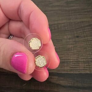 Kendra Scott stud earring